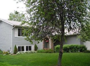 686 Spring Hill Rd, Vadnais Heights, MN 55127