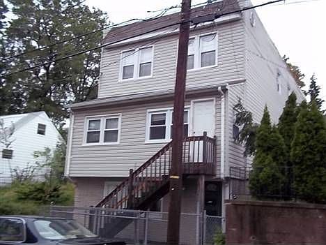 2nd image of 1456 Hiawatha Ave
