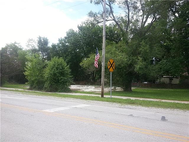 2nd image of 107 W Main St