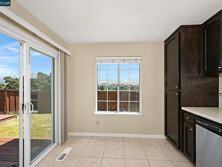 1319 Strawberry Ct — Photo 9