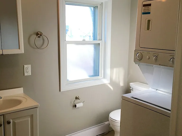 31-33 Pleasant Park Rd — Photo 4