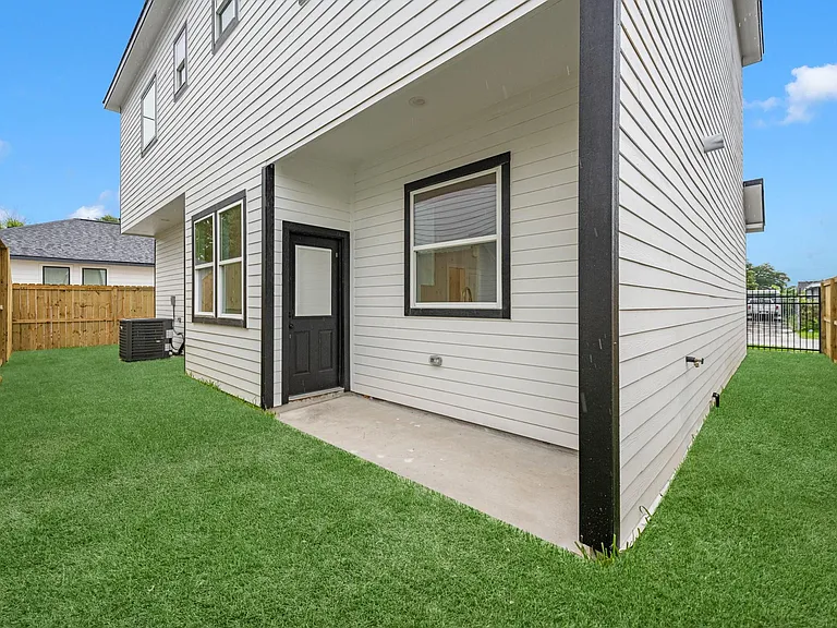 2348 Delafield St — Photo 11
