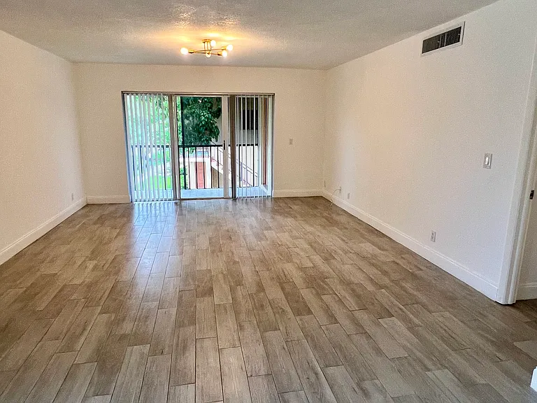 178 Lakeview Dr #201 — Photo 10