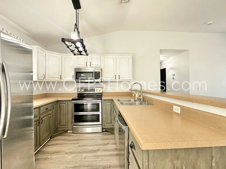 2426 Houston Cir — Photo 9