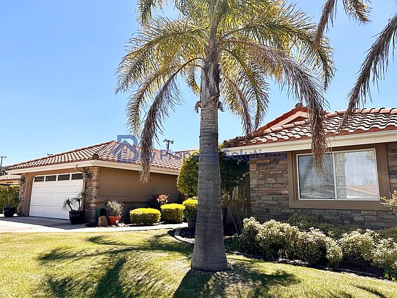 3rd image of 676 Mi Tierra Ln