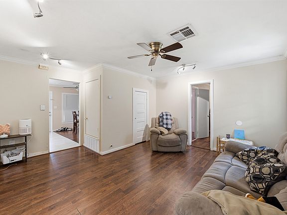 4th image of 307 W Goddard St