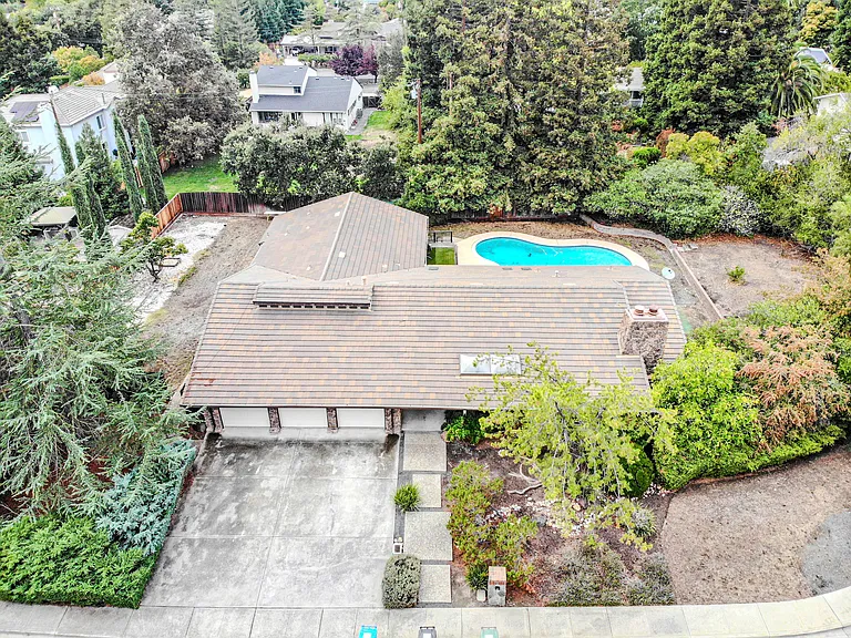 327 Clarkin Ct — Photo 41