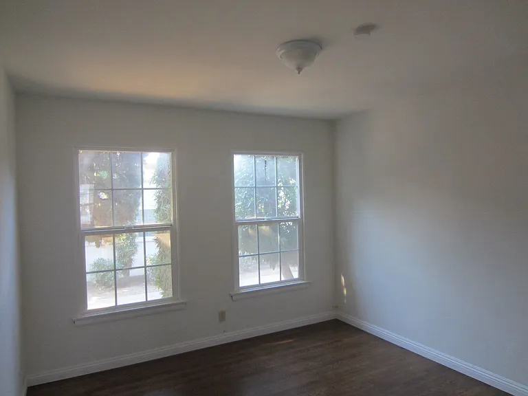 1319-1325 E Phillips St — Photo 11