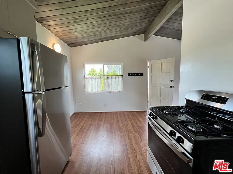 2215 Orange Grove Ave — Photo 8