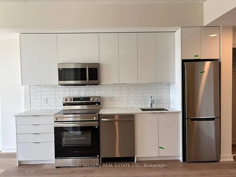 33 Erie Ave #812 — Photo 4