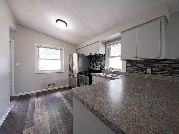 3rd image of 220 Buron Ln
