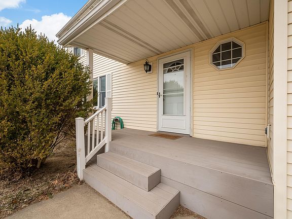 4th image of 765 Oakridge Rd