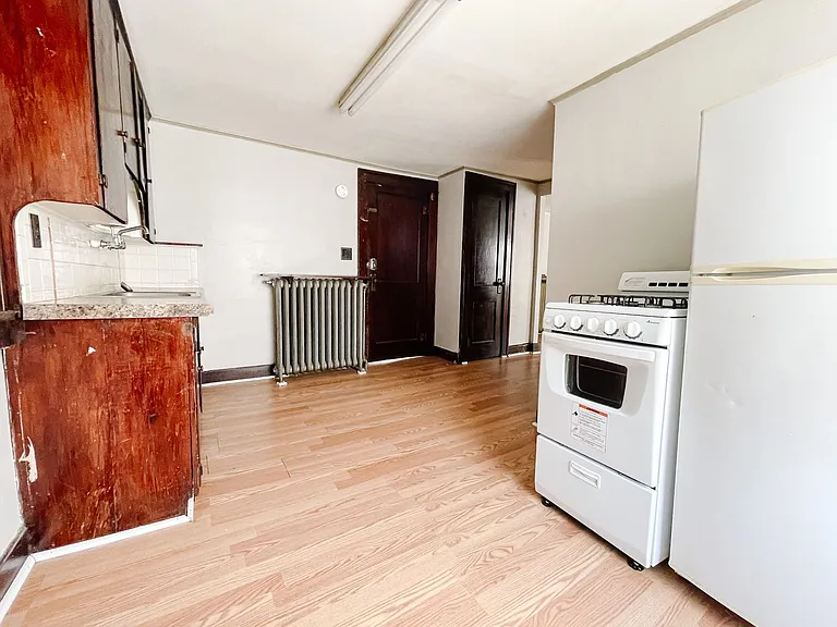 1925 E 5th St #5 — Photo 8