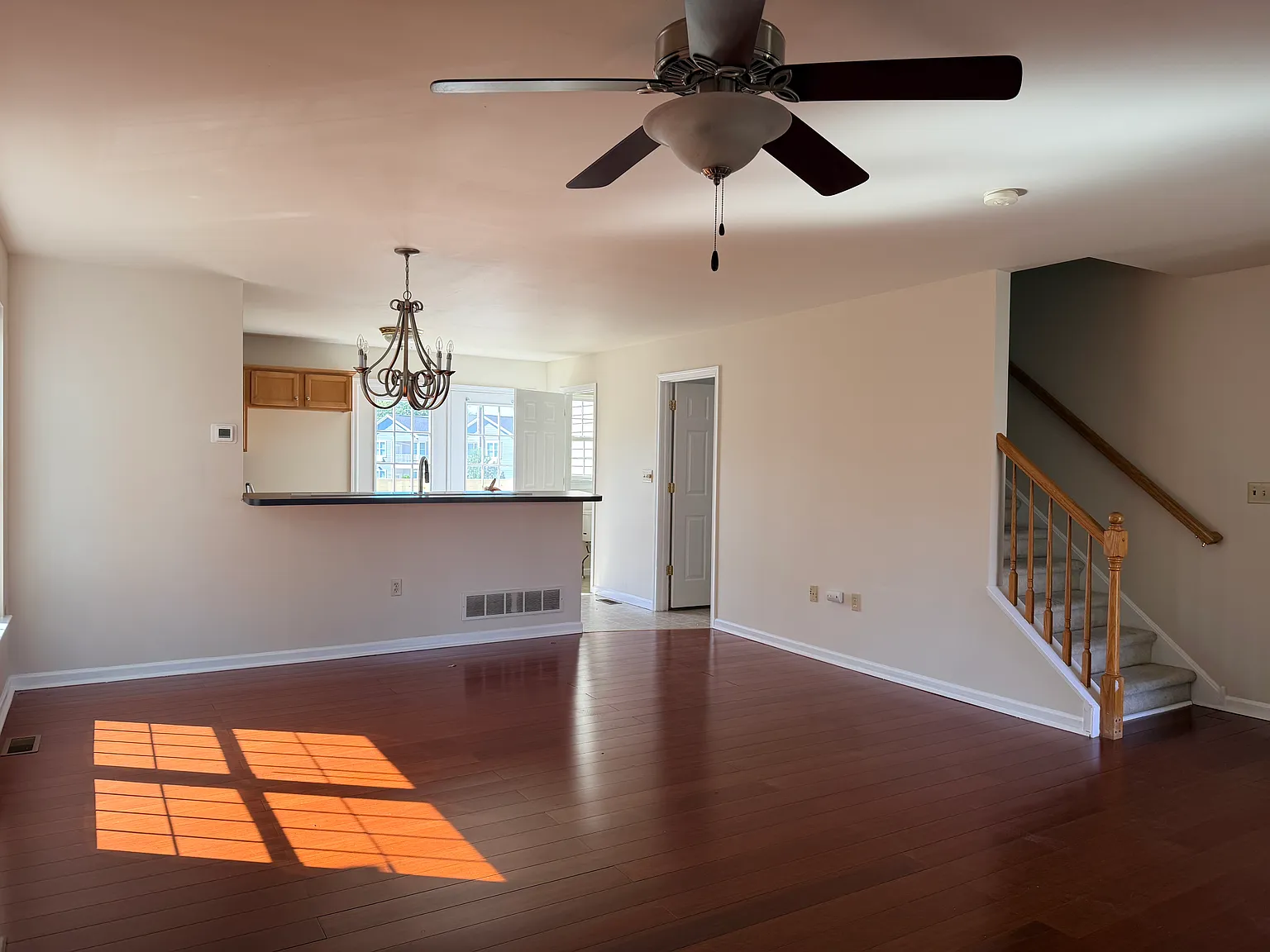 3 bed, 1280 sqft, $2,290 — Photo 3