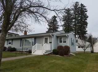 118 W Jackson St, Caledonia, MN 55921
