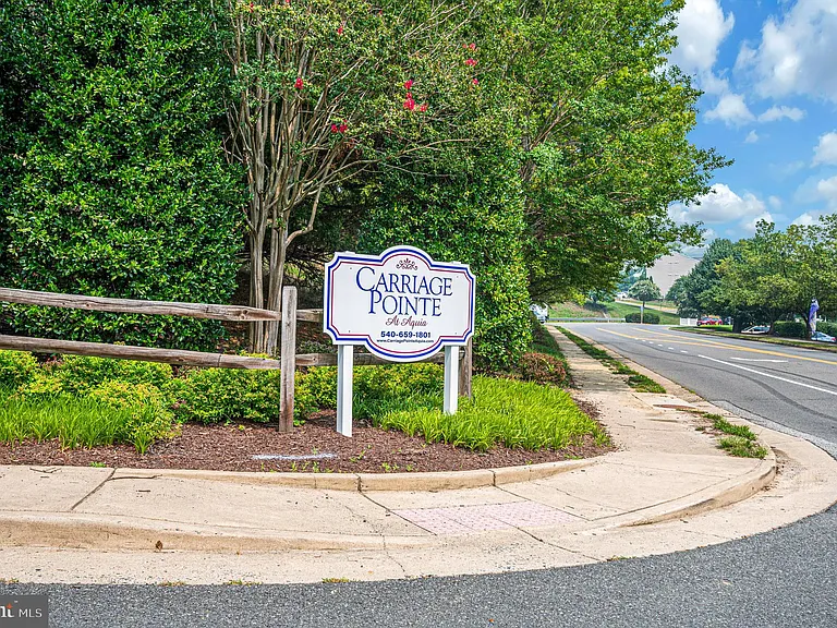 75 Fern Oak Cir #303 — Photo 36