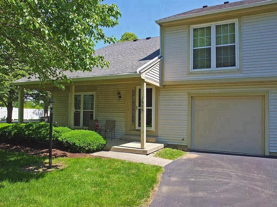 $1095 / 2br - 1044ft2 - 2 Bedroom Condo at Foxshire Place W/Attached Garage/ For Rent