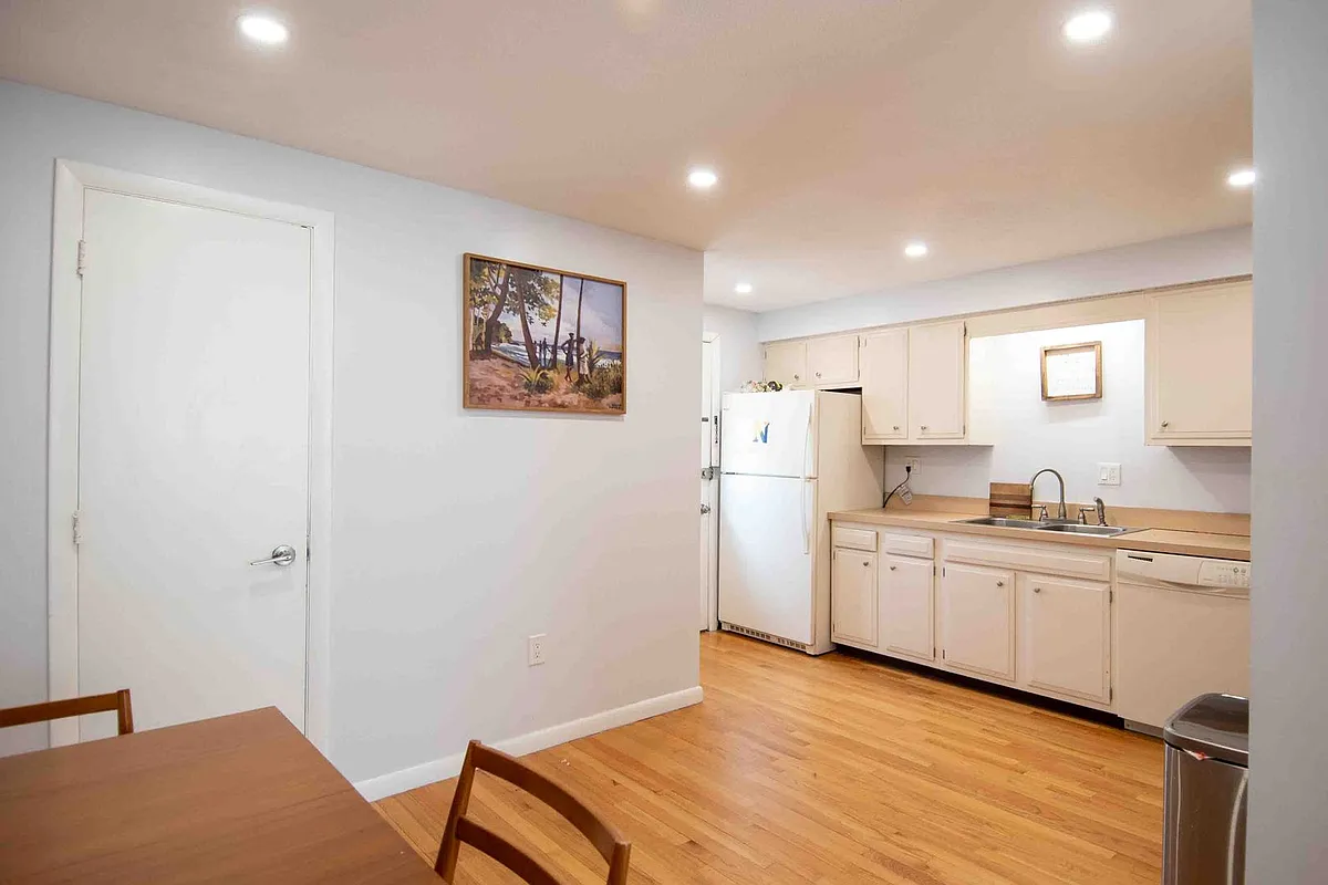 Building Photo - 167 South St #4