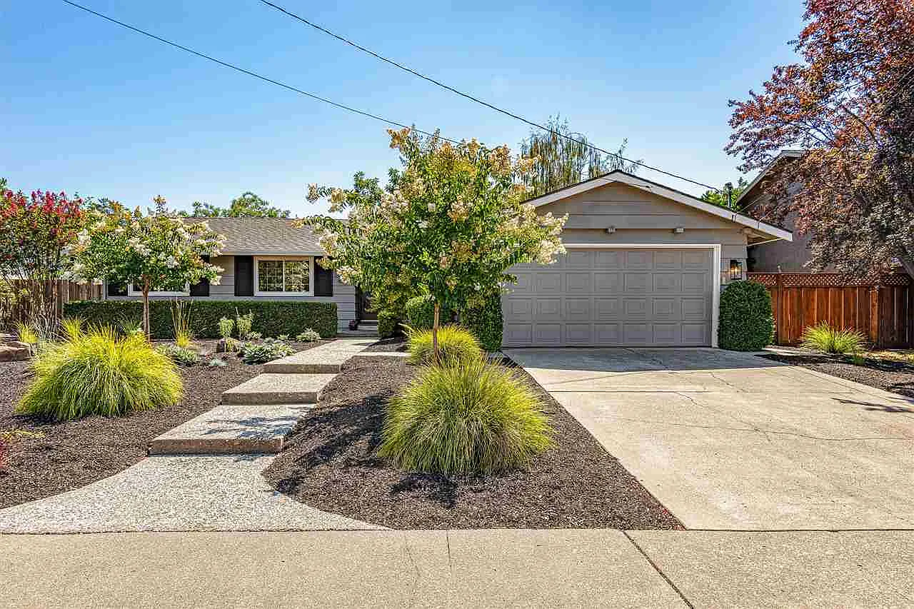 433 Candleberry Rd photo 1