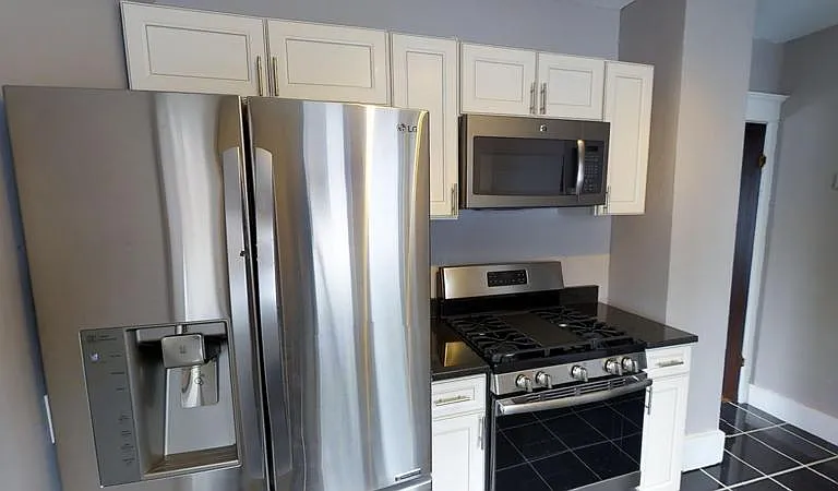 918 E Colvin St — Photo 7