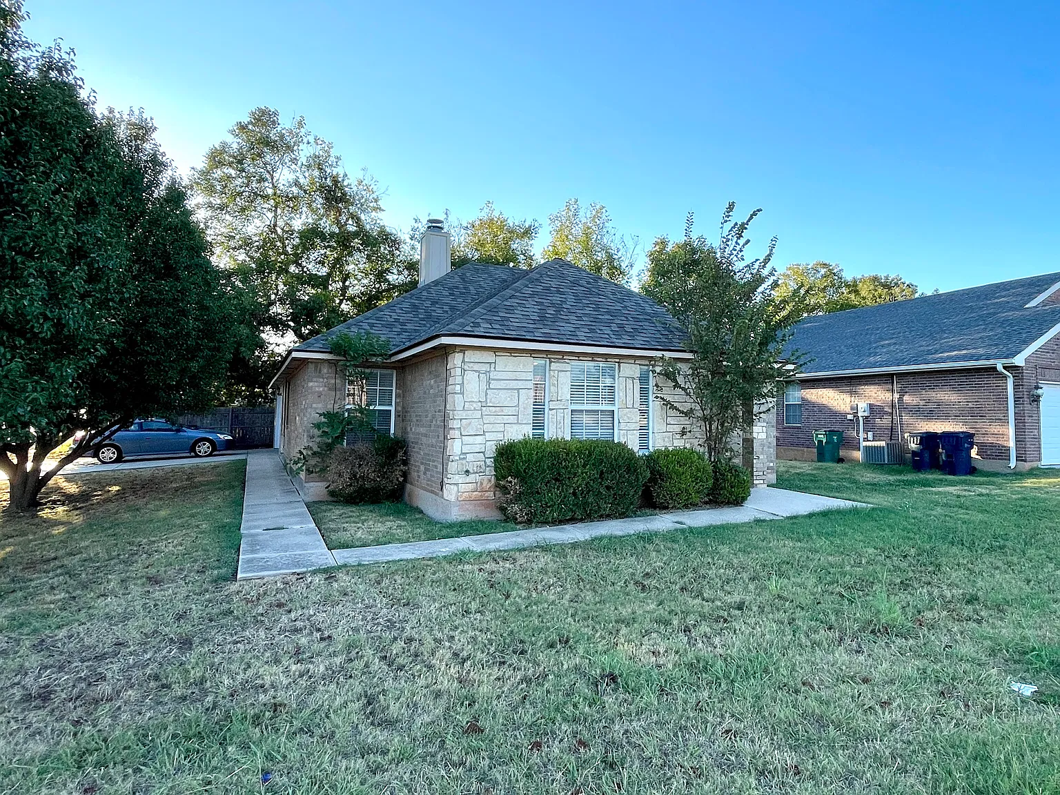 3 bed, 1405 sqft, $1,450 — Photo 3