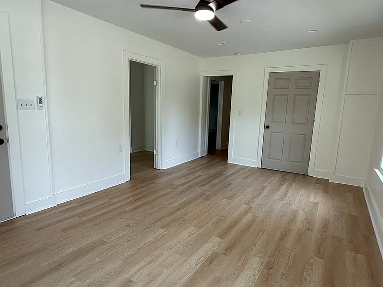 1926 Redwood St — Photo 11