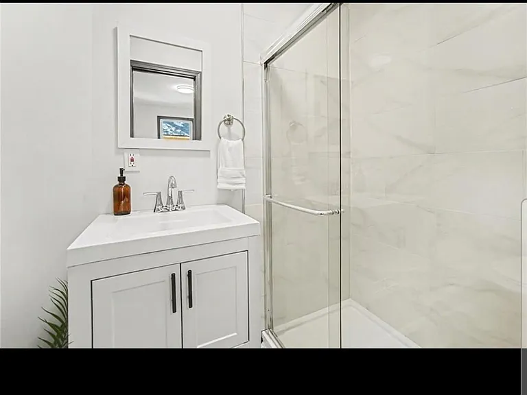 5243 Lyon Ave — Photo 6