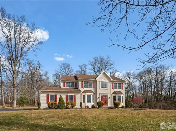 3 Briardale Ct, Columbus, NJ 08022