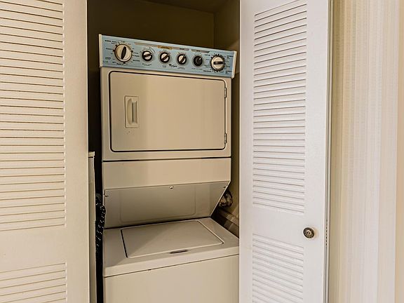 5th image of 519 NW San Remo Cir