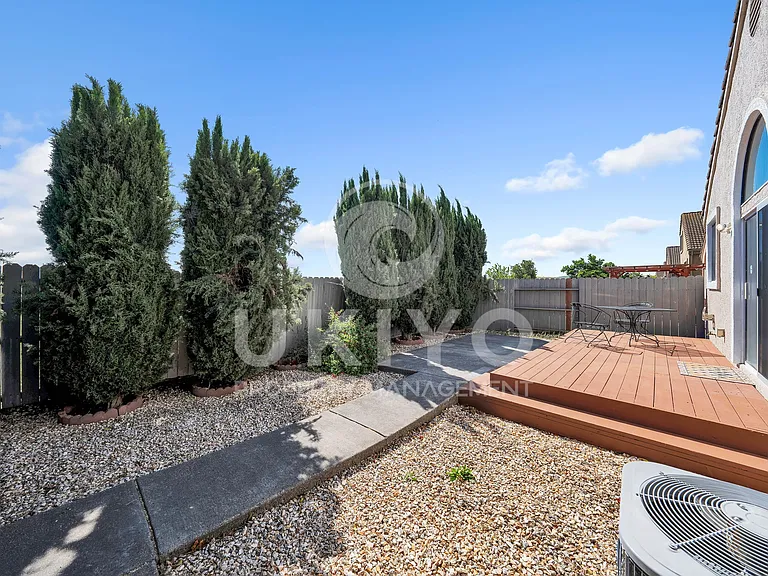 265 Potrero St — Photo 38