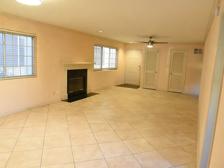 1818 Greenfield Ave #102 — Photo 3