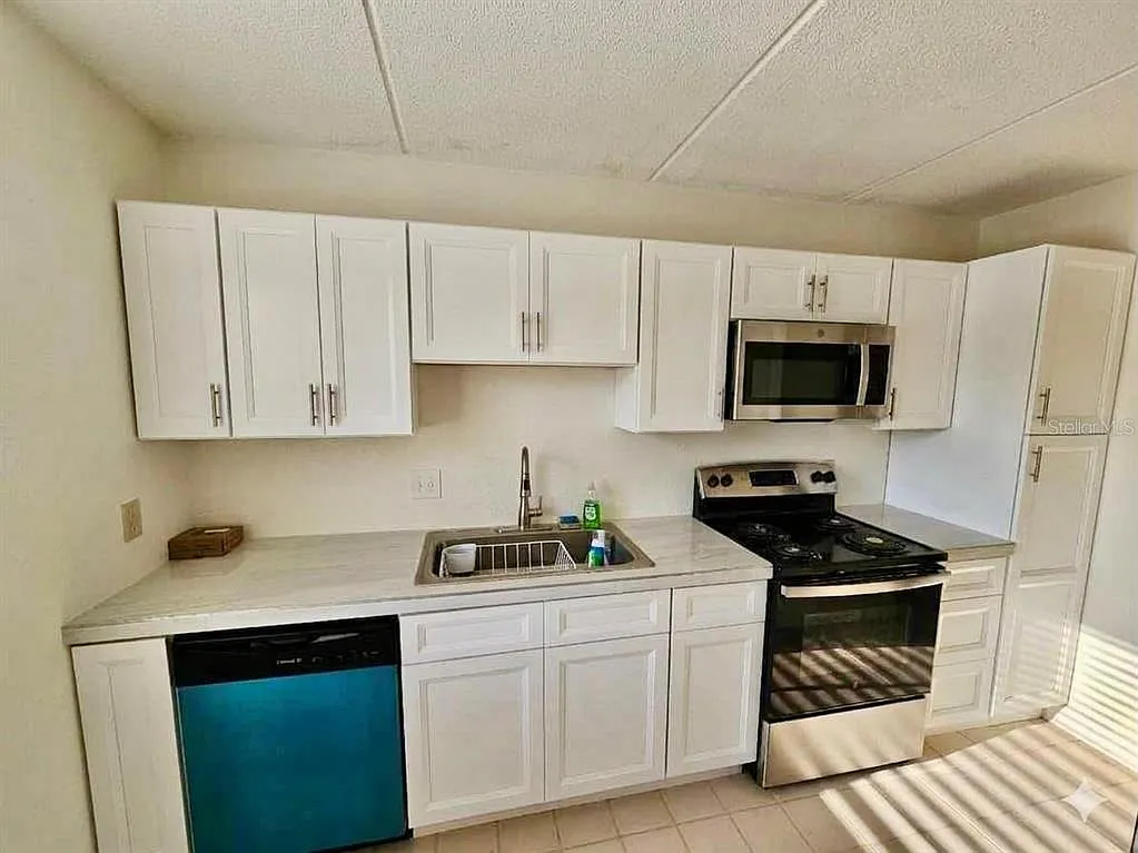 2 bed, 2.0 bath, 960 sqft, $1,550 — Photo 3