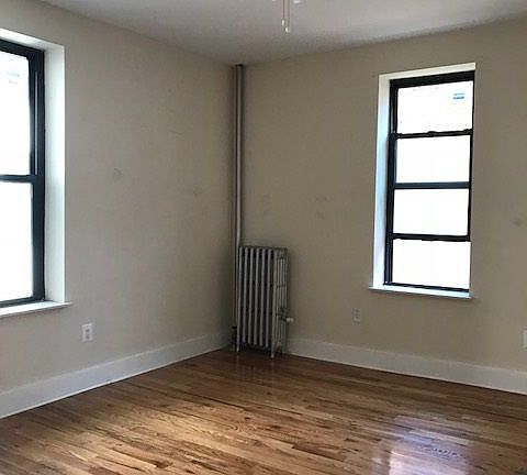 4th image of 49 Clarkson Ave #2