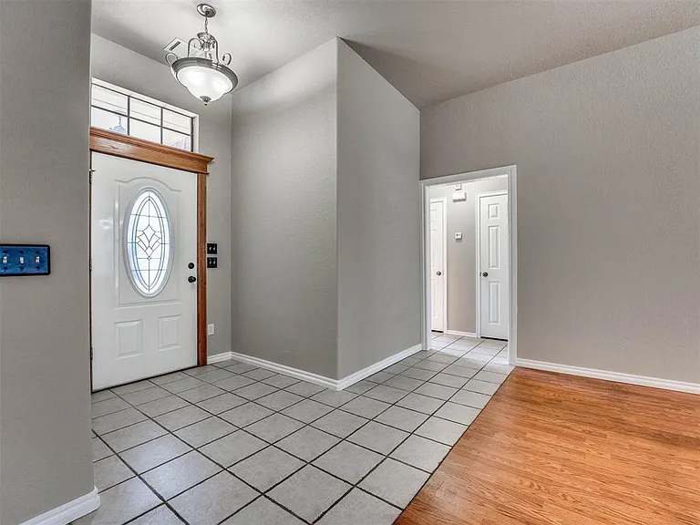 1209 Stoneridge Dr — Photo 15