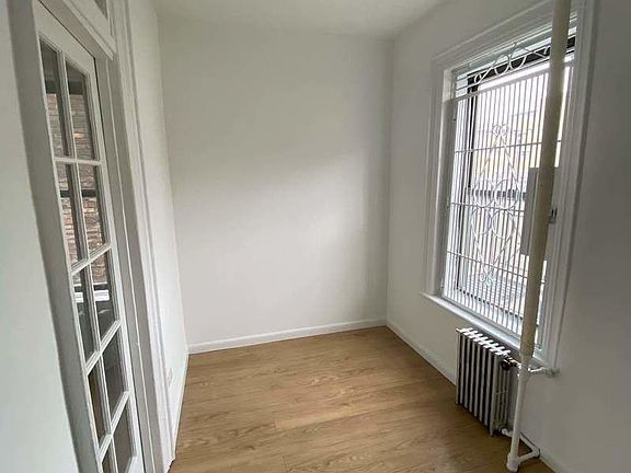 5th image of 210 1st Ave #13