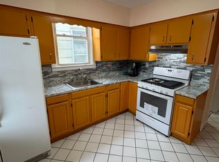 364 Woodlawn Ave #2, Jersey City, NJ 07305
