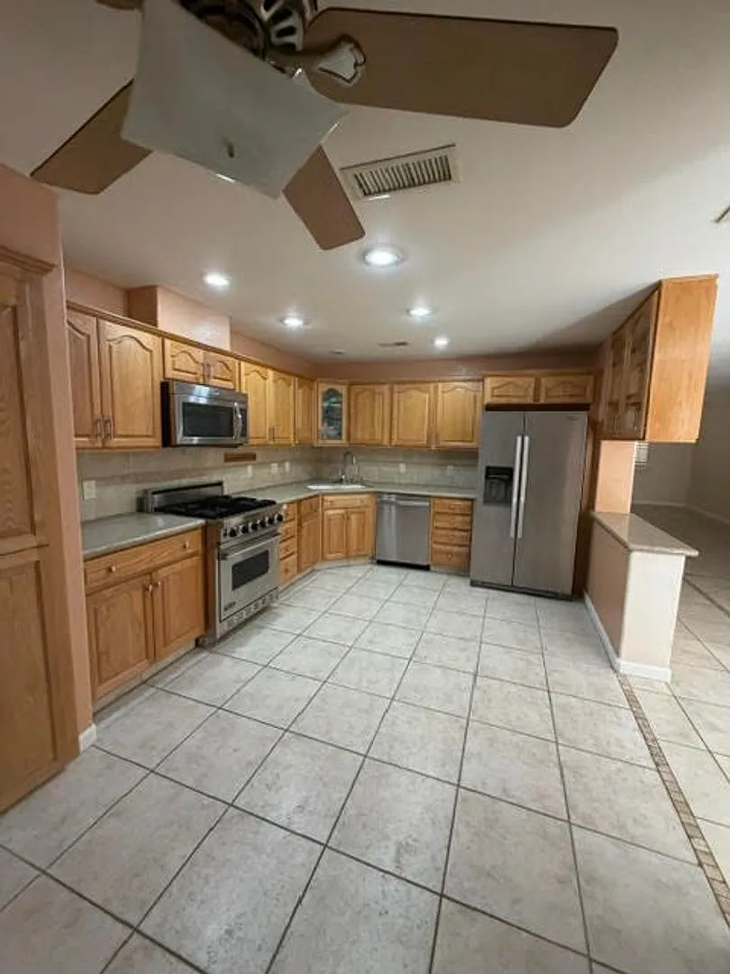 3 Bed home in Spinnaker Bay — Photo 4