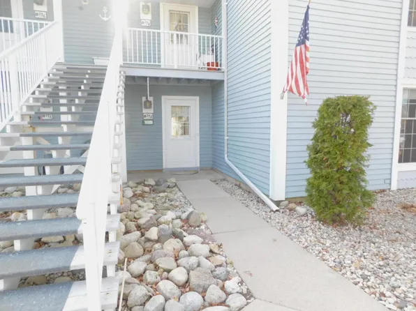 300 Foxwood Dr Unit 173, Waterford, WI 53185