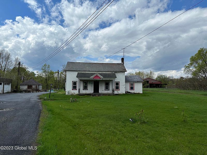 2nd image of 32 Stevens Lane