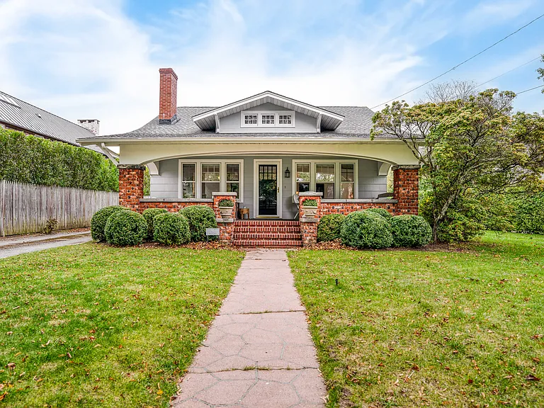93 Meetinghouse Ln — Photo 1
