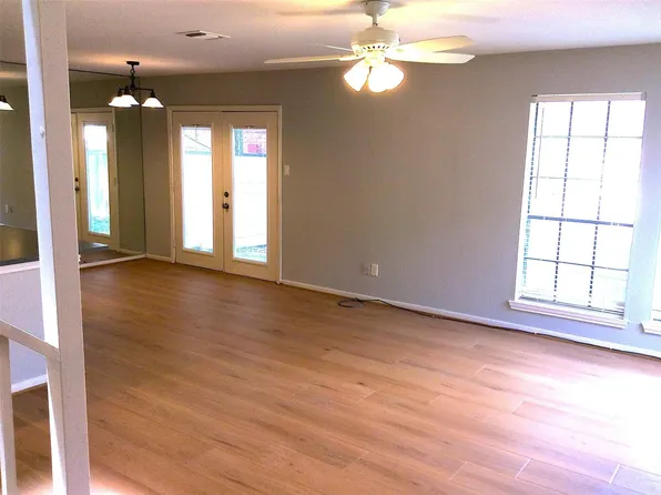 2211 S Kirkwood Rd APT 22, Houston, TX 77077