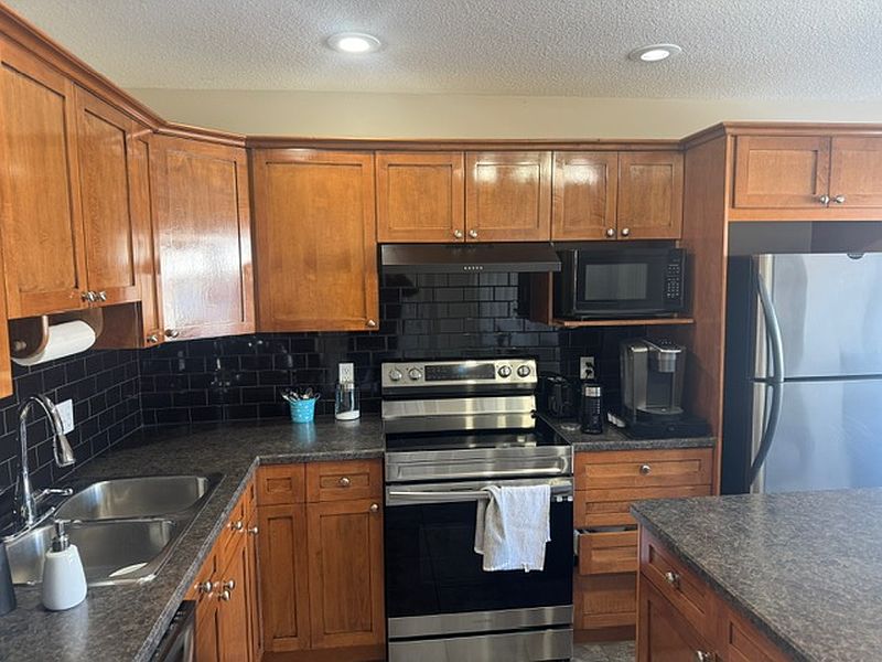 Edmonton House for rent - 3 Bedrooms — photo 4