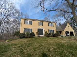 3 Jonathan Law Ct, Waterford, CT 06385