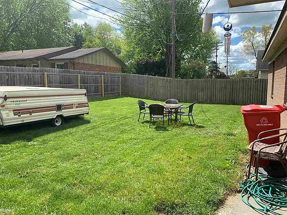3rd image of 38248 Harper Ave