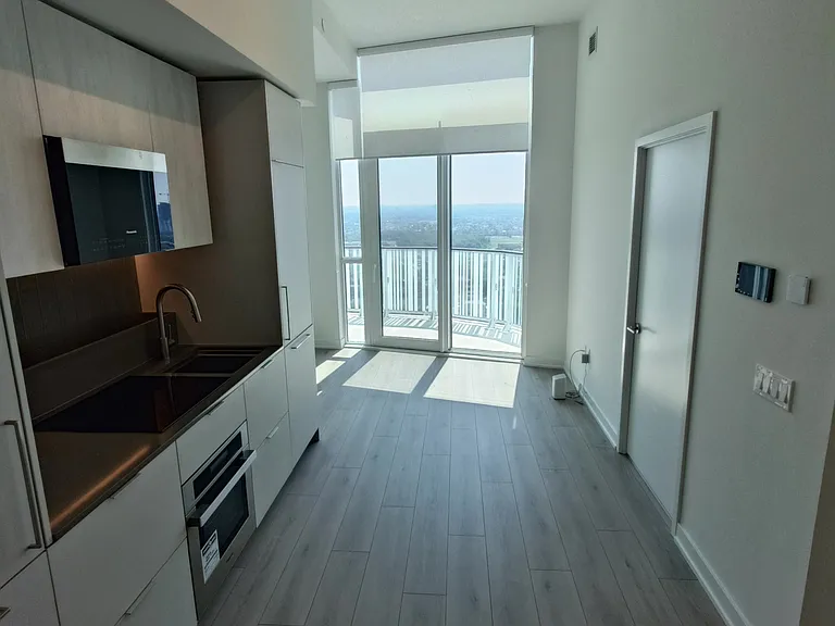 1 Fairview Rd E #3210 — Photo 6