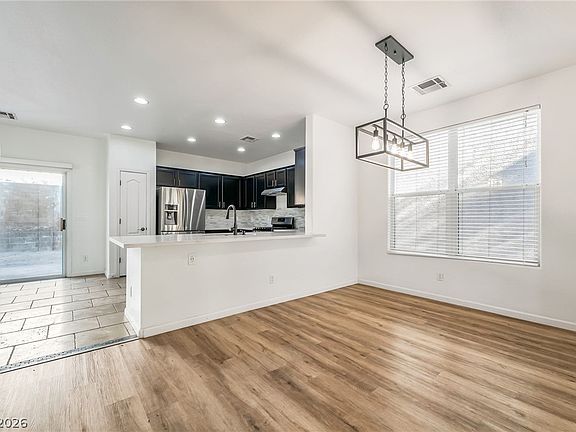4th image of 10165 Tait St