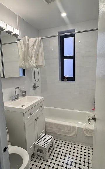 205 W 15th St #2GH — Photo 17