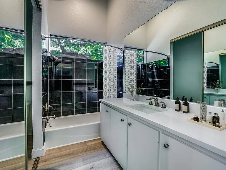 3610 Routh St — Photo 27