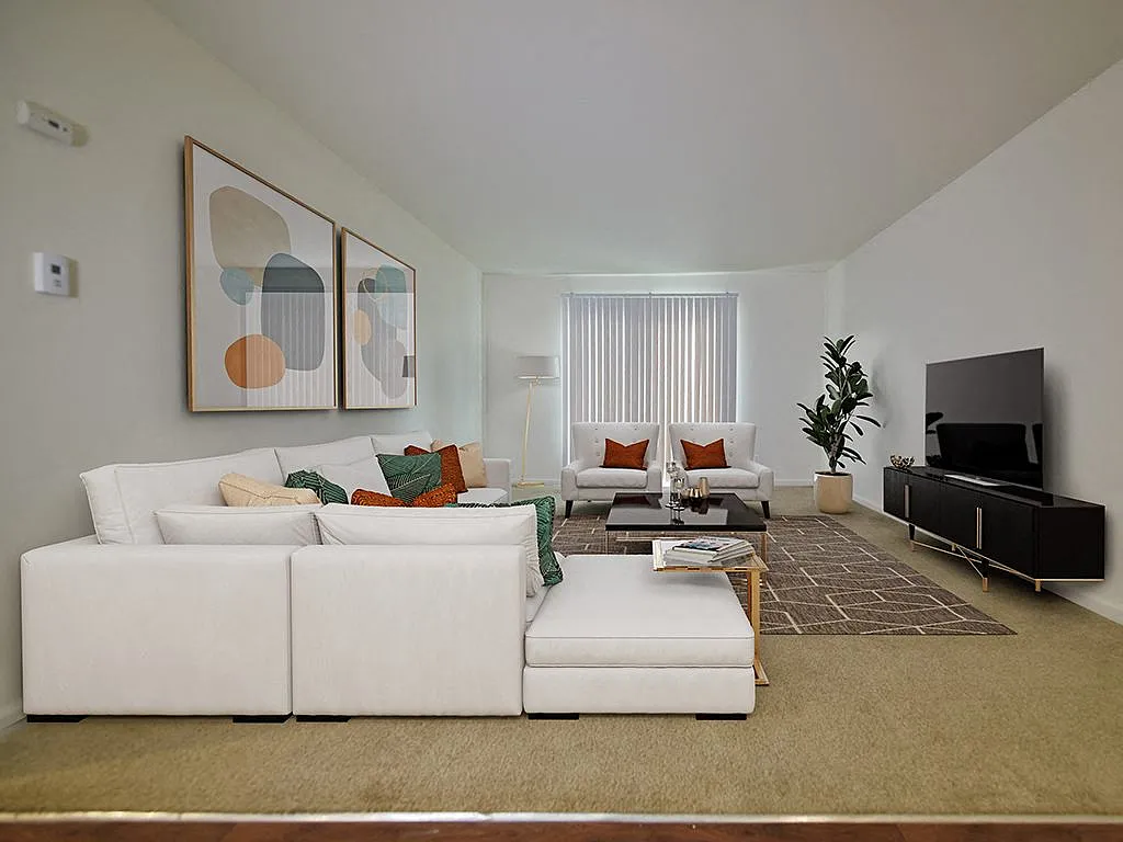 Grand Bend Club Apartments — Photo 1