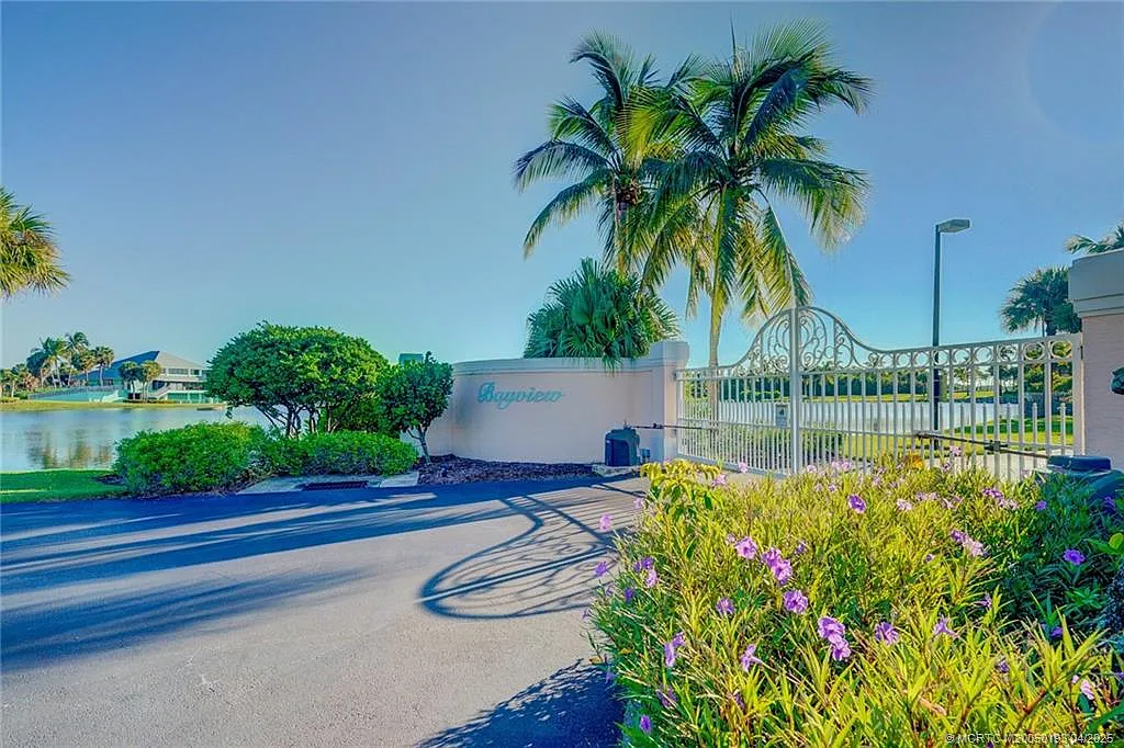 3 bed, 3.0 bath, 2105 sqft, $12,000 — Photo 3